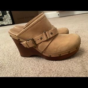 Ugg clogs